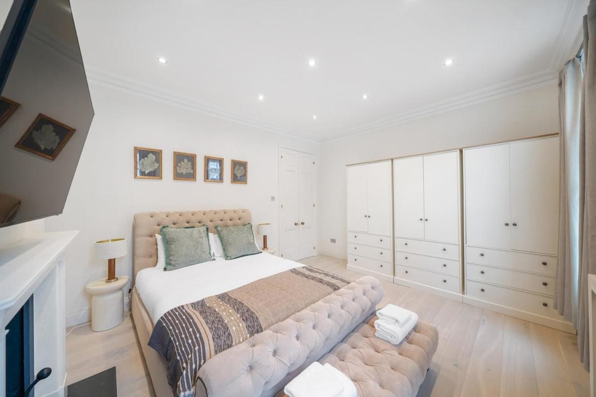 Casa vacanze New Stylish 3-bed Pimlico House Near Big Ben Londra